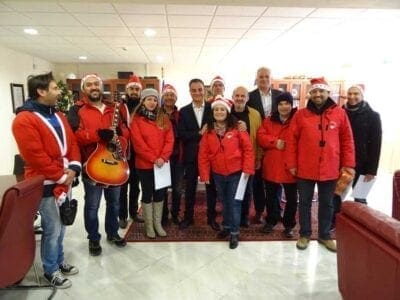 Eordaialive.com - Τα Νέα της Πτολεμαΐδας, Εορδαίας, Κοζάνης Τα Χριστουγεννιάτικα Κάλαντα έψαλαν στον Περιφερειάρχη Δυτικής Μακεδονίας Θεόδωρο Καρυπίδη (βίντεο-φωτό)