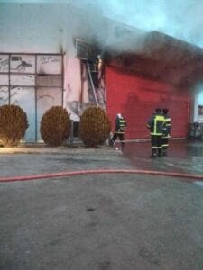 Eordaialive.com - Τα Νέα της Πτολεμαΐδας, Εορδαίας, Κοζάνης eordaialive.gr: Πτολεμαΐδα: Πυρκαγιά σε βουλκανιζατέρ (φωτογραφίες)