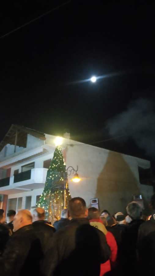 Eordaialive.com - Τα Νέα της Πτολεμαΐδας, Εορδαίας, Κοζάνης Σε γιορτή μετατράπηκε η φωταγώγηση του Χριστουγεννιάτικου Δέντρου στην Αναρράχη (ΦΩΤΟ)