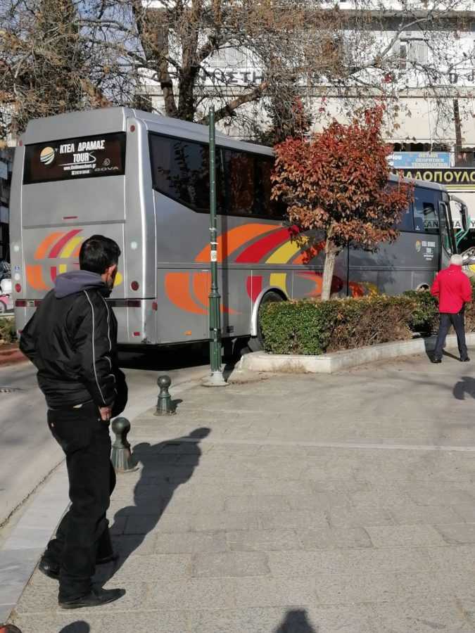 Eordaialive.com - Τα Νέα της Πτολεμαΐδας, Εορδαίας, Κοζάνης eordaialive.gr: Λεωφορείο εγκλωβίστηκε στην κεντρική πλατεία Πτολεμαΐδας! (φωτογραφίες)